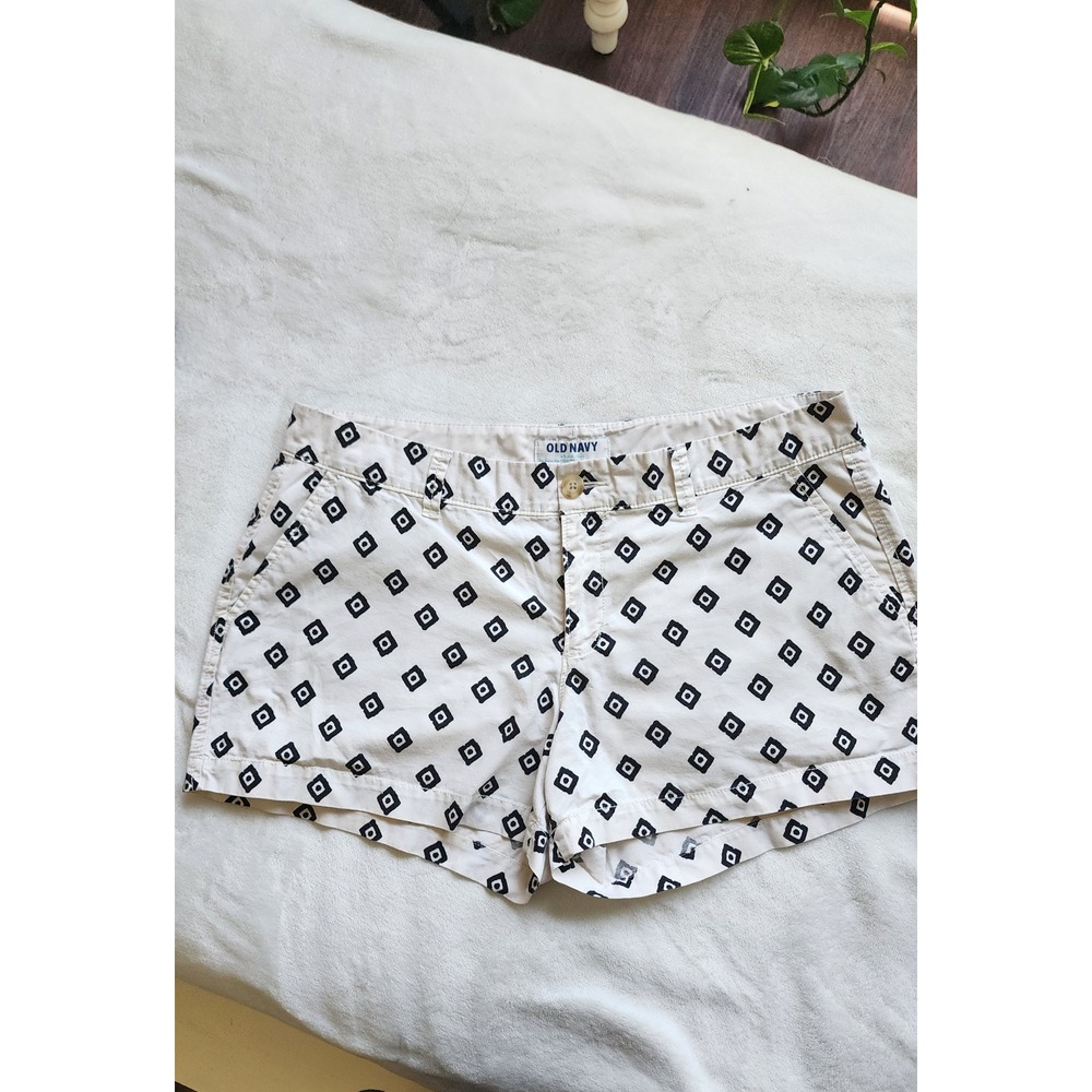 Old Navy Womens Ivory Black‎ Geometric Diamond Print Chino Shorts Size 10 - Picture 5 of 6